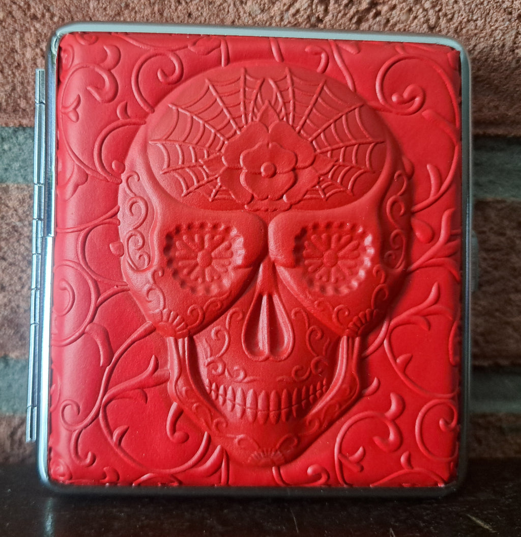 Metalen Skull sigarettenkoker voor 20 sigaretten, rood.