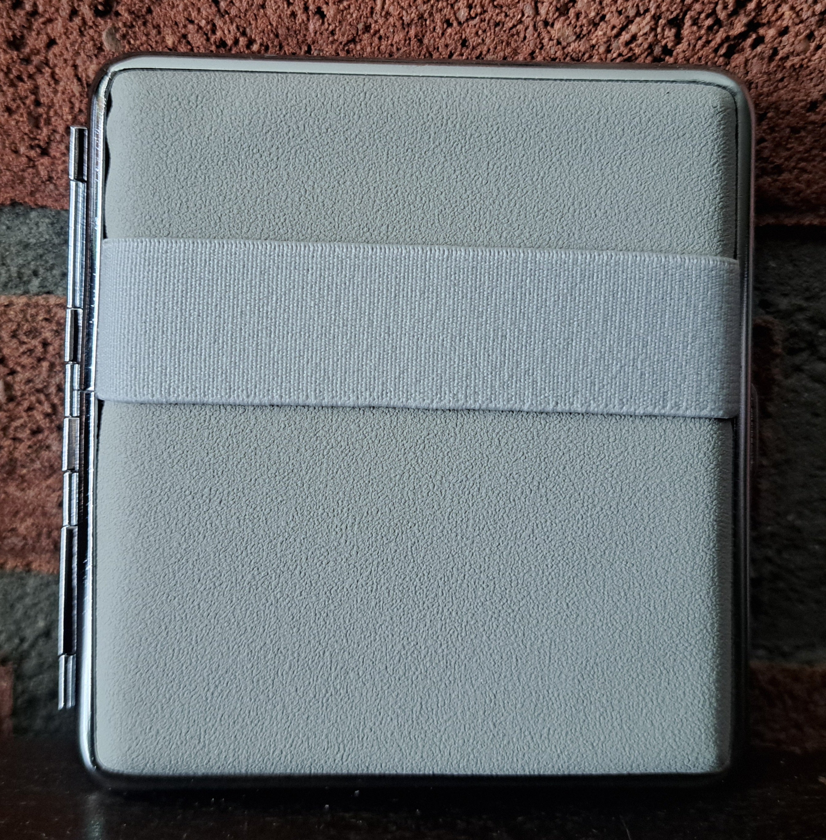 Luxe sigarettendoos met rubber band -20 sigaretten - beige