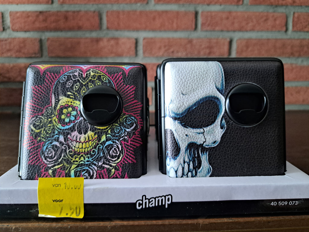 Champ sigaretten opbergdoos met bieropener, Skull zwart wit