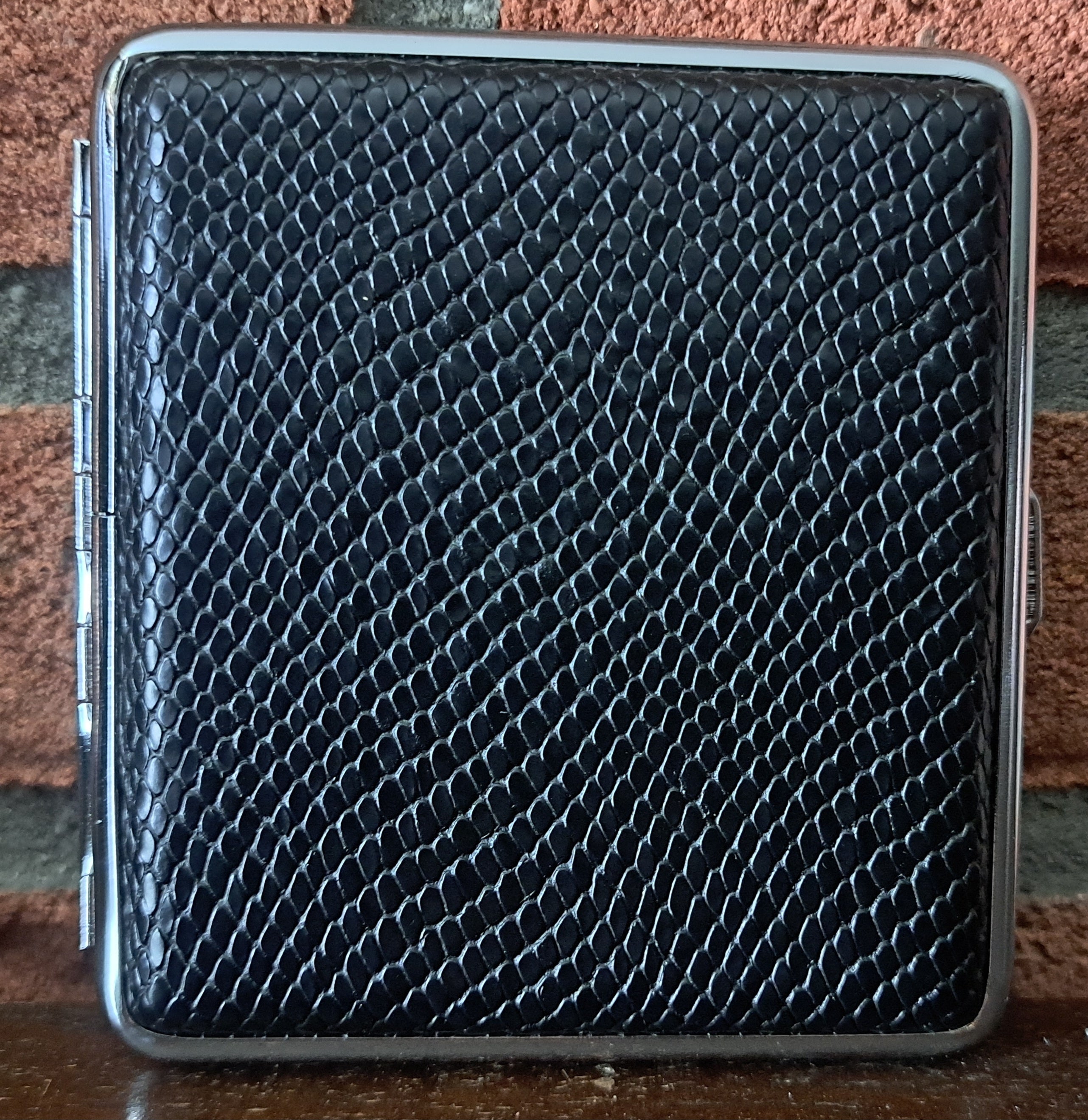 Champ Snake scales sigarettenkoker - 20 sigaretten - zwart