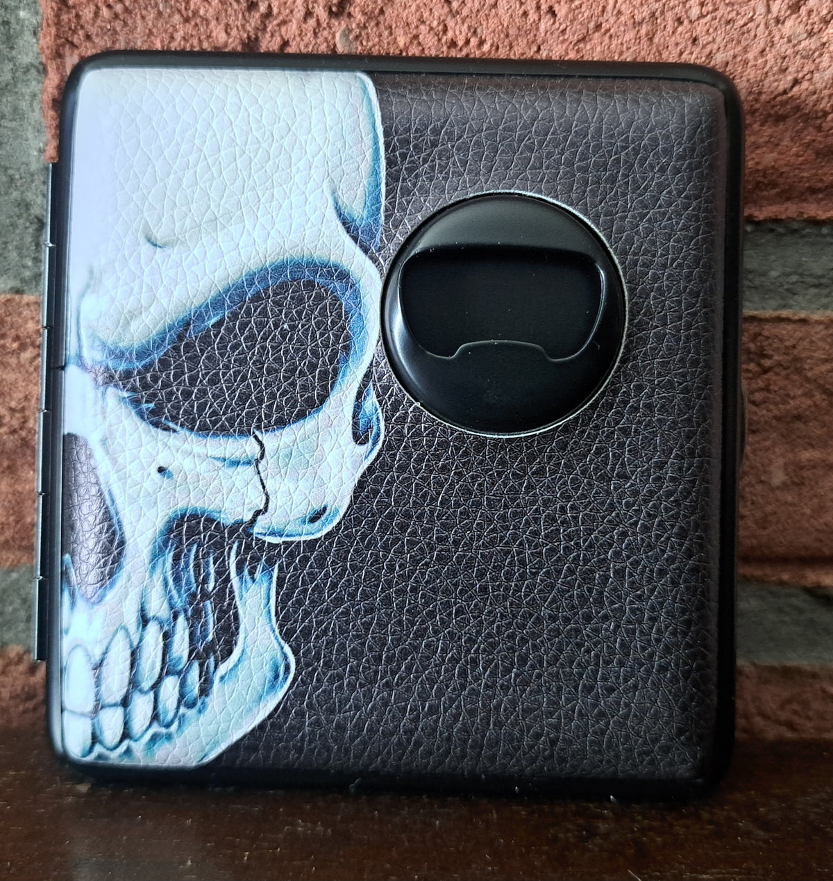 Champ sigaretten opbergdoos met bieropener, Skull zwart wit