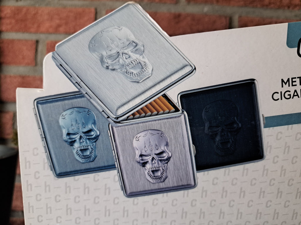 Metalen Skull sigarettenkoker voor 20 sigaretten, zwart.